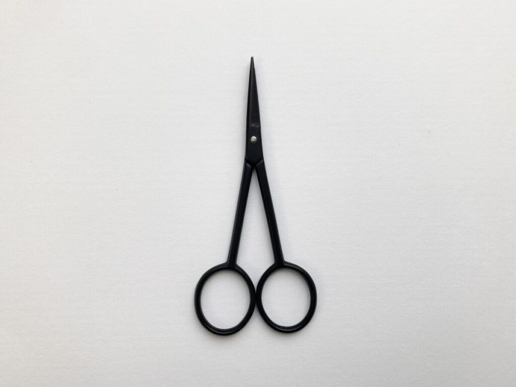 刺繍用の糸切きばさみ