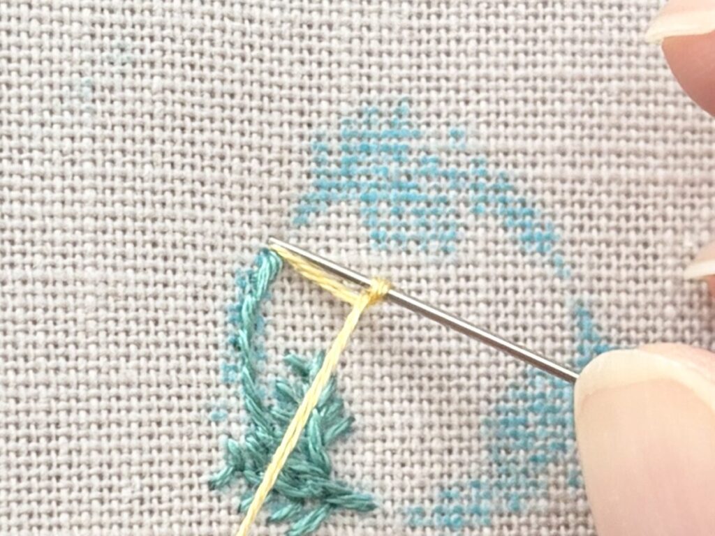 フレンチノットステッチのやり方をミモザの刺繍で解説